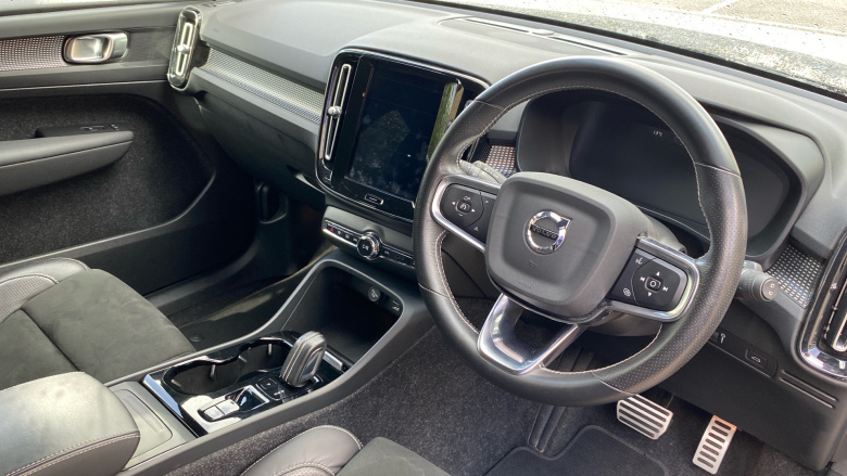 Volvo Xc40 2.0 B4P R DESIGN Pro 5dr Auto Petrol Estate